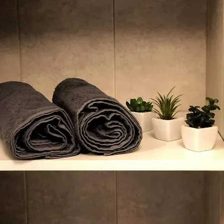 Wilcza 54 Prywatne Mieszkanie Z Balkonem W Centrum 400m Od Dworca Centralnego Samodzielne Zameldowanie! Self Check-in System! Varşova